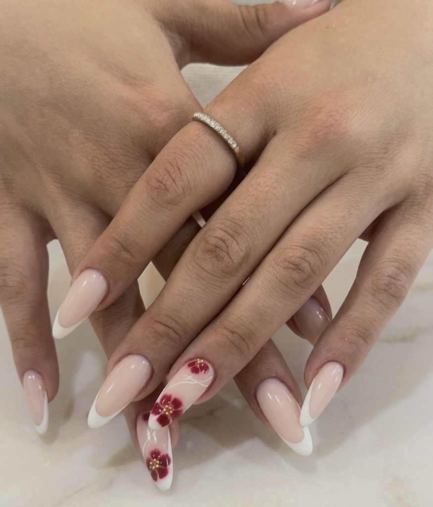 Pink-oranges French-Nageldesign bei Le Nails