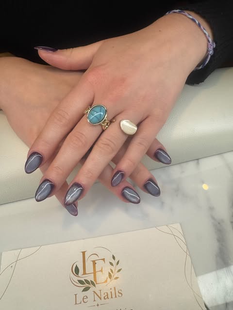 Nageldesign neben der Le Nails Kundenkarte