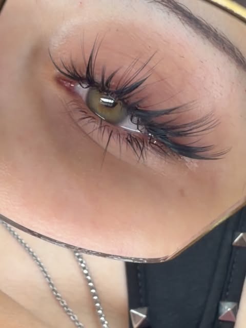 Wimpernverlängerung Nahaufnahme bei Le Nails